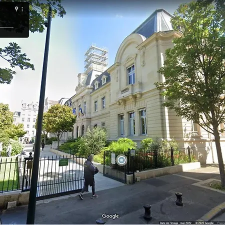 Apartment Tres Beau 2p Avec Vaste Sejour Ensoleille - A 50 M Du Metro Du Marche Et De La Mairie *